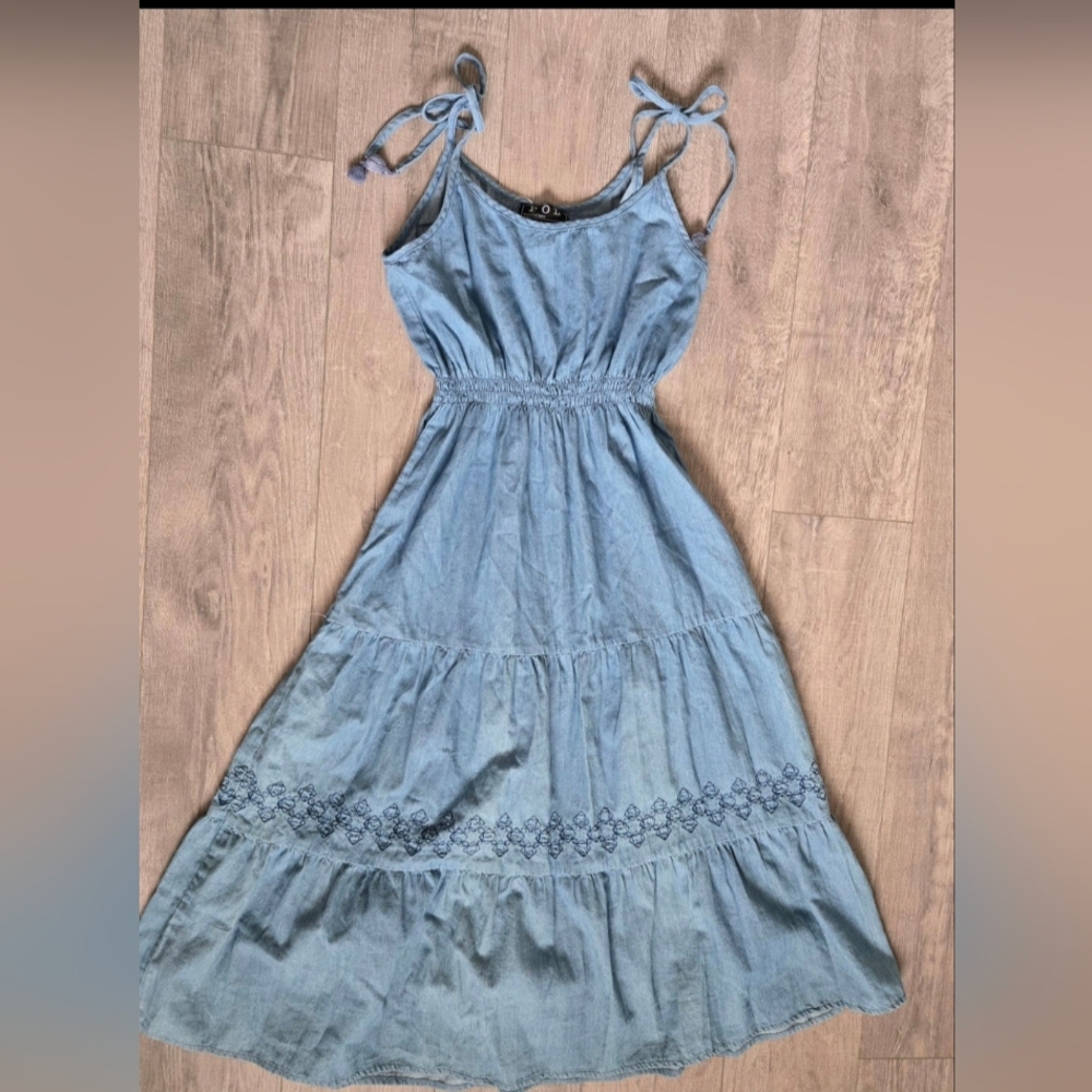 POL Denim Chambray Embroidered Tiered Hem Tie Strap Smocked Coastal Small